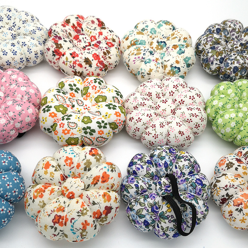 Enchufe de aguja de muñeca de estilo pastoral europeo y americano transfronterizo, almohadilla de aguja, bolsa de inserción de aguja de calabaza, herramienta de costura manual E212