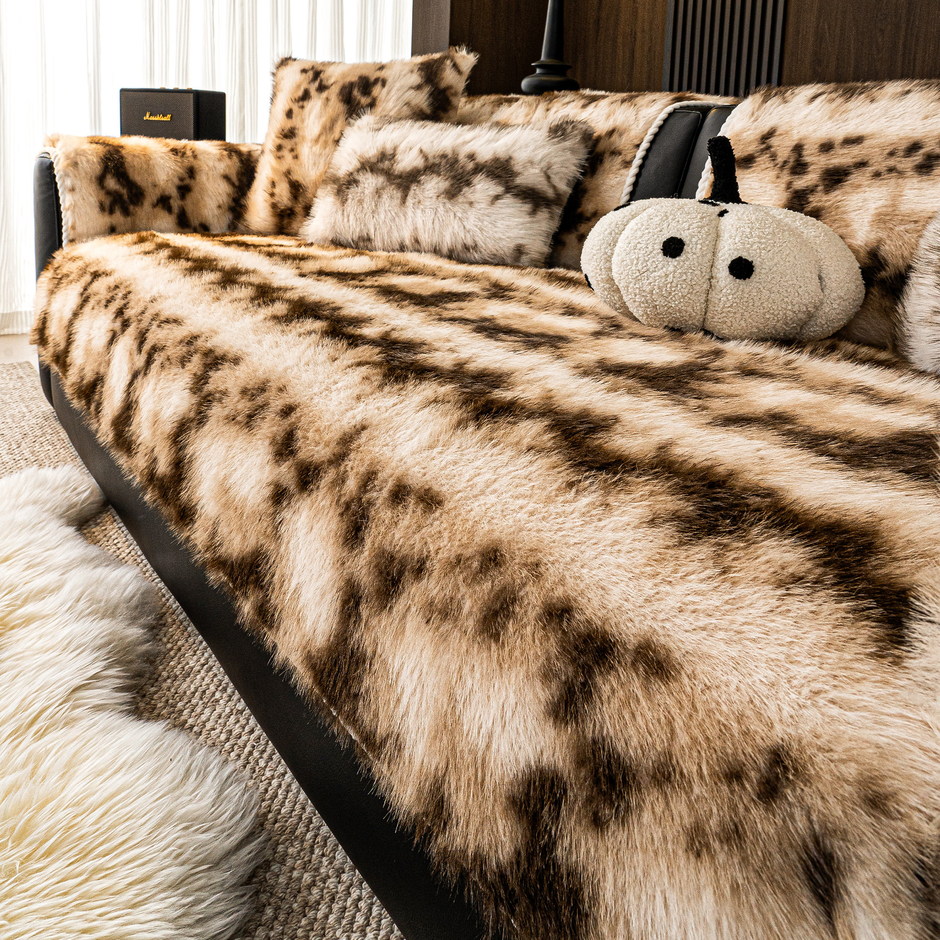 Cojín de sofá de invierno de alta calidad 2025 nuevo tipo de peluche antideslizante cojín de sofá de cuero de alta calidad toalla de tela