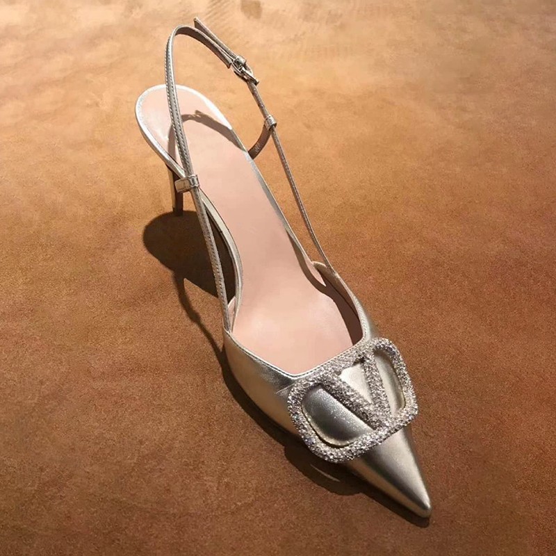 Hong Kong zapatos de tacón alto para mujeres 2025 verano nuevo punto desnudo zapatos de tacón delgado nicho francés sandalias de cabeza