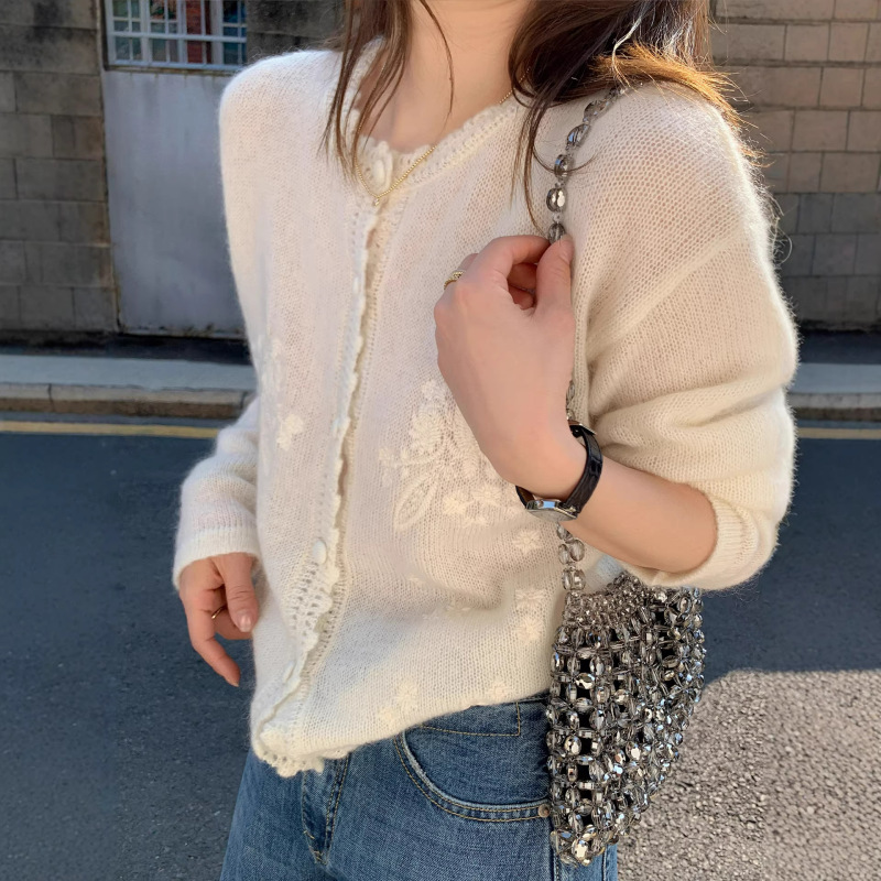 Zhengqite Clothing/2026 Spring Black Label Wisteria Flower Cardigan Sheep Wool Heavy Crochet Embroidery Elegant Knitwear Zhengqite Clothing/2026 Spring Black Label Wisteria Flower Cardigan Sheep Wool Heavy Crochet Embroidery Elegant Knitwear