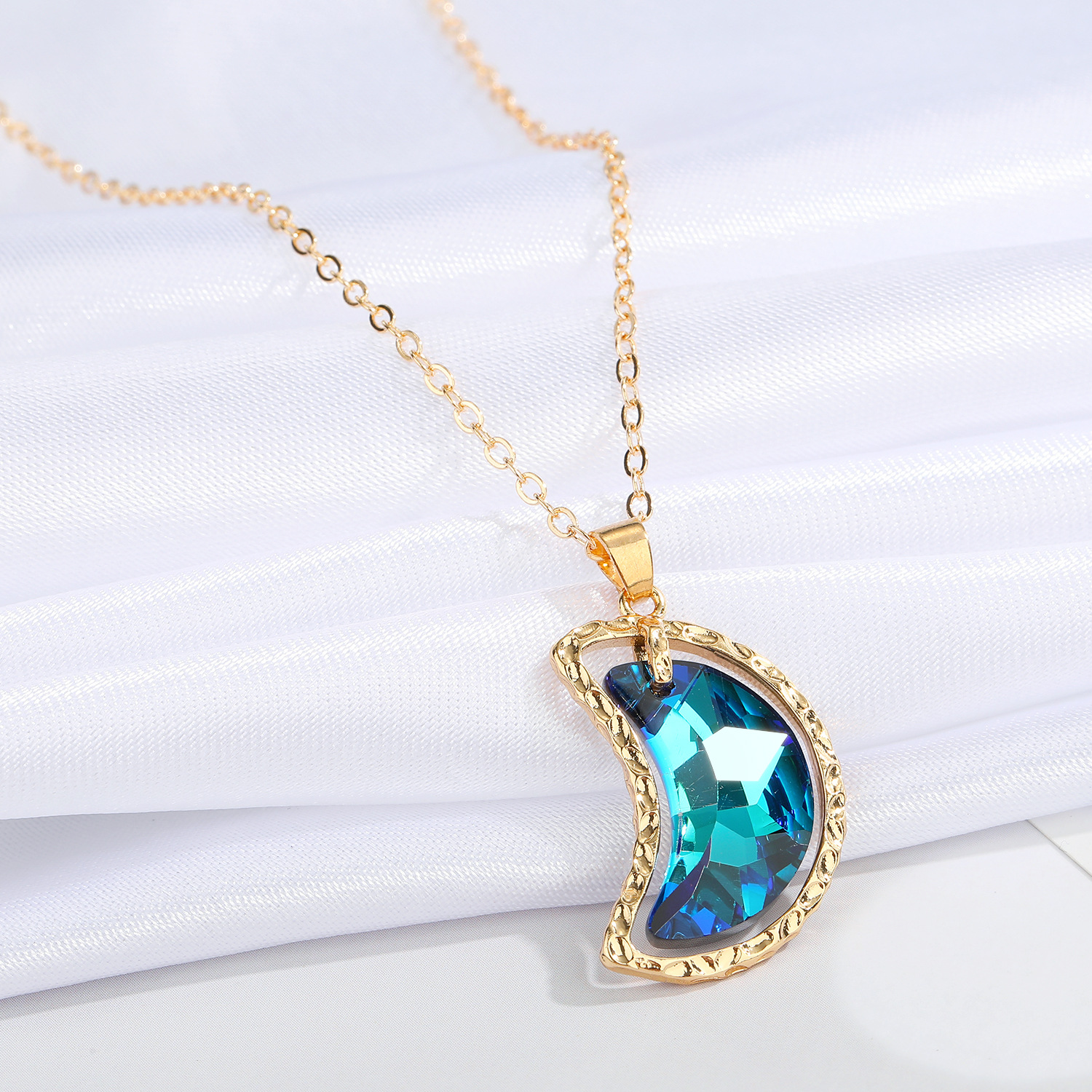 European CrossBorder Sold Jewelry Blue Crystal Glass Necklace Simple Star and Moon Pendant Clavicle Chain Female Necklacepicture5