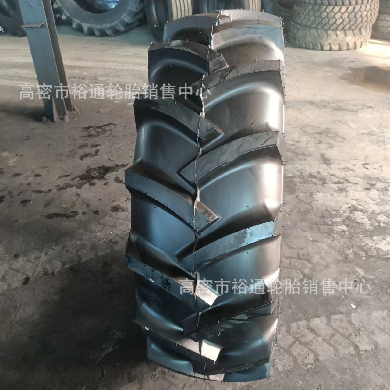 农用四轮拖拉机轮胎13.6 16.9-34-38 工具车人字花轮胎16.9-24-28