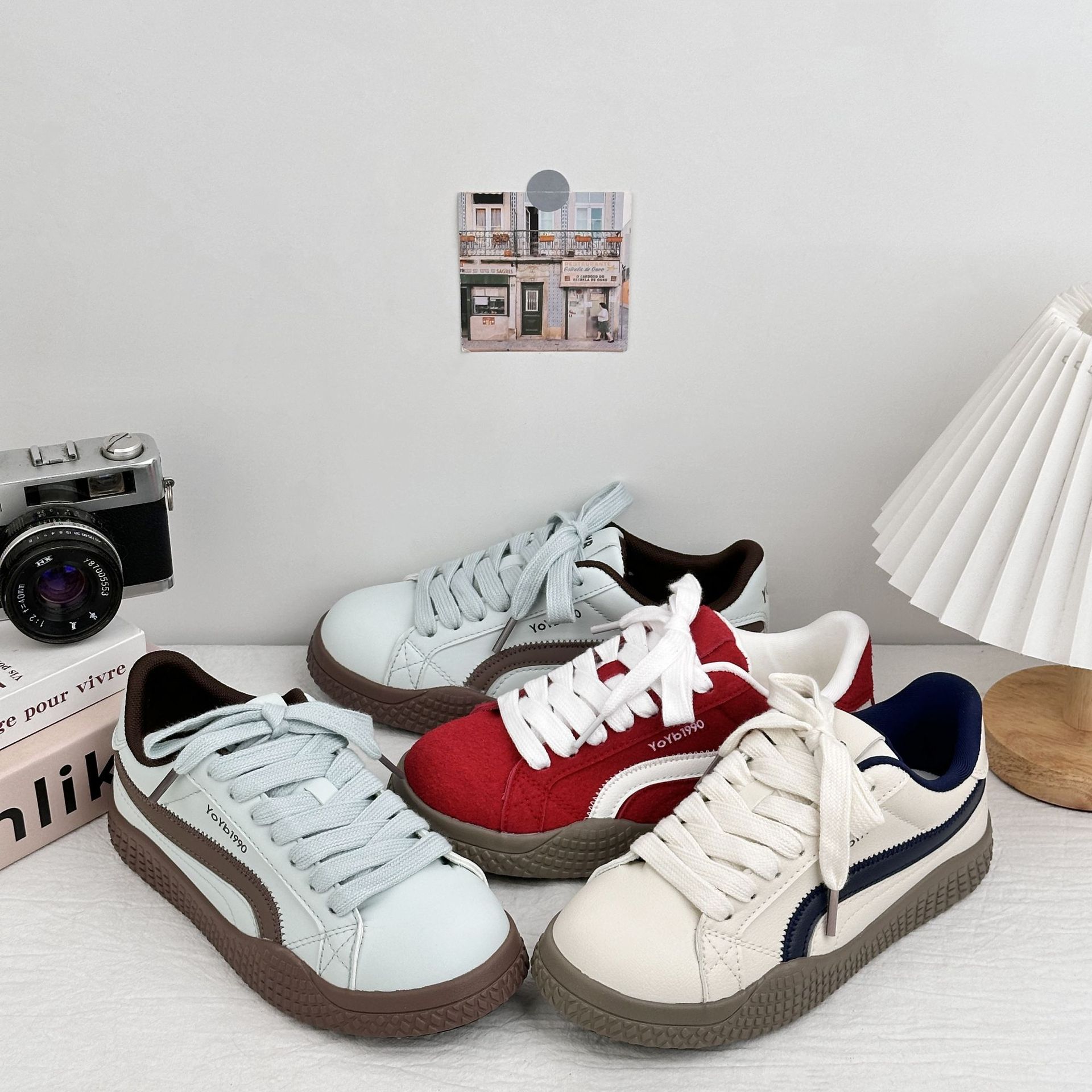 Yuanbo coreano zapatos de skate casuales para mujeres 2025 nuevos zapatos blancos de suela gruesa de moda versátil zapatos de pan de nicho