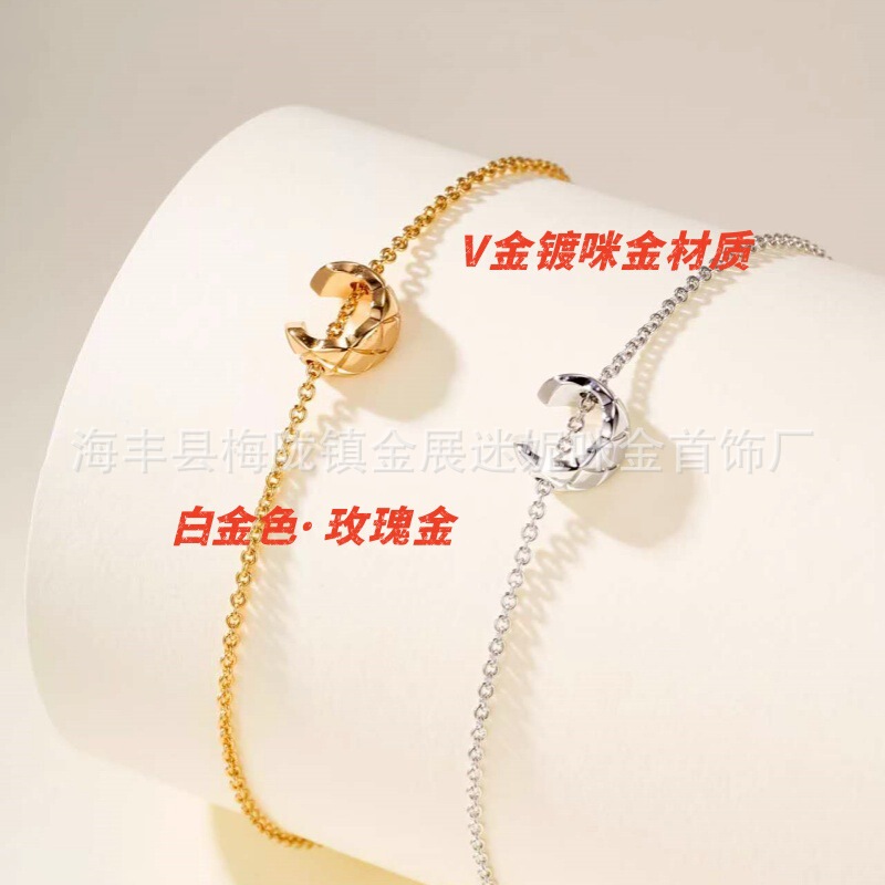 New V-Gold Plated Rhombus Bracelet with White Mother-Of-Pearl, Stylish and High-End, Light Luxury, Factory Direct Sale New V-Gold Plated Rhombus Bracelet with White Mother-Of-Pearl, Stylish and High-End, Light Luxury, Factory Direct Sale