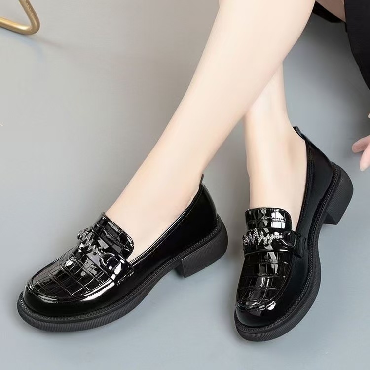 Zapatos de mujer de tacón plano de cuero blando de otoño 2025 nuevo estilo de cabeza redonda coreano versátil suela suave ligera y cómoda zapatos Lefour para mujeres
