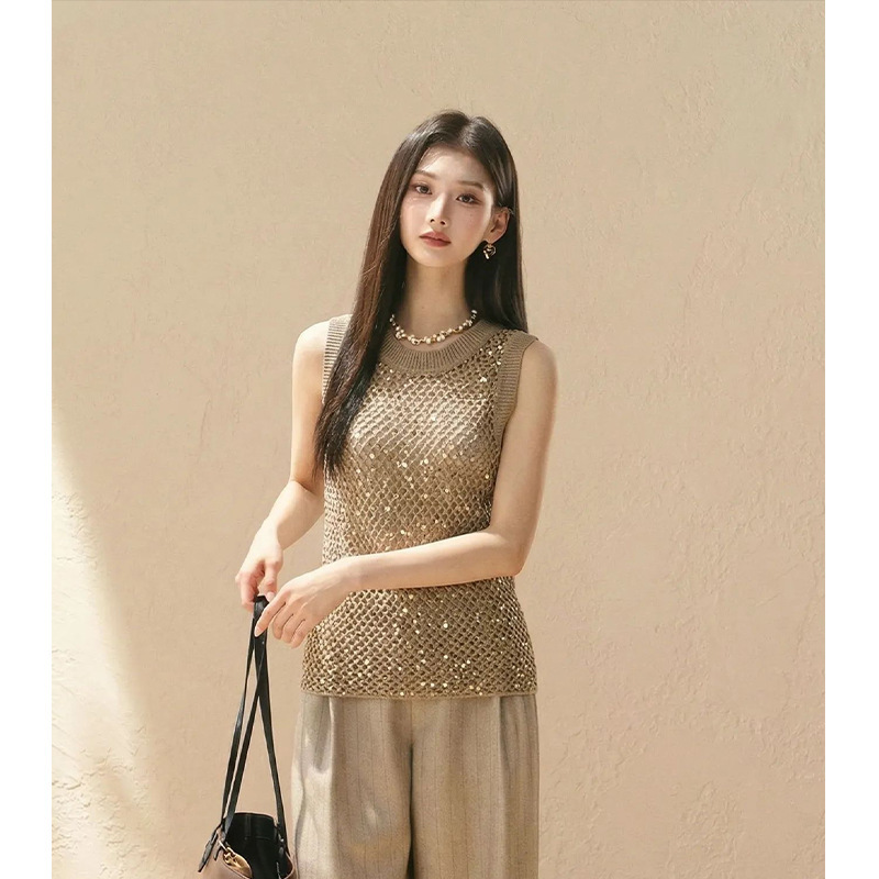 High-End Fashion Relaxed Style Hollow-Out Sequin Knit Vest 2026 Summer New Age-Reducing Niche Design Top High-End Fashion Relaxed Style Hollow-Out Sequin Knit Vest 2026 Summer New Age-Reducing Niche Design Top