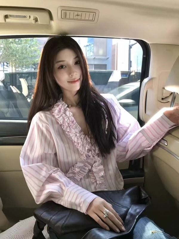 甜美风粉色条纹衬衫设计感木耳边长袖宽松衬衣女装秋季V领上衣ins|undefined