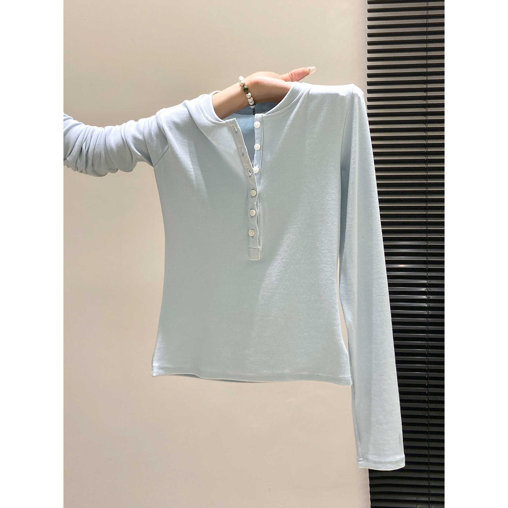 Milk Blue Henry Collar Buttoned Long-Sleeve T-Shirt for Women, Regular Shoulder Fit, Faux Cashmere Inner Top, Spring and Autumn/Winter Ins-Style Base Shirt