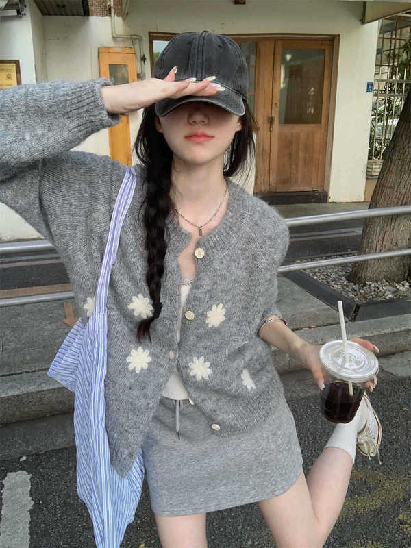 韩版雏菊勾花插肩慵懒针织衫女秋冬新款单排扣毛衣小个子外套上衣|undefined