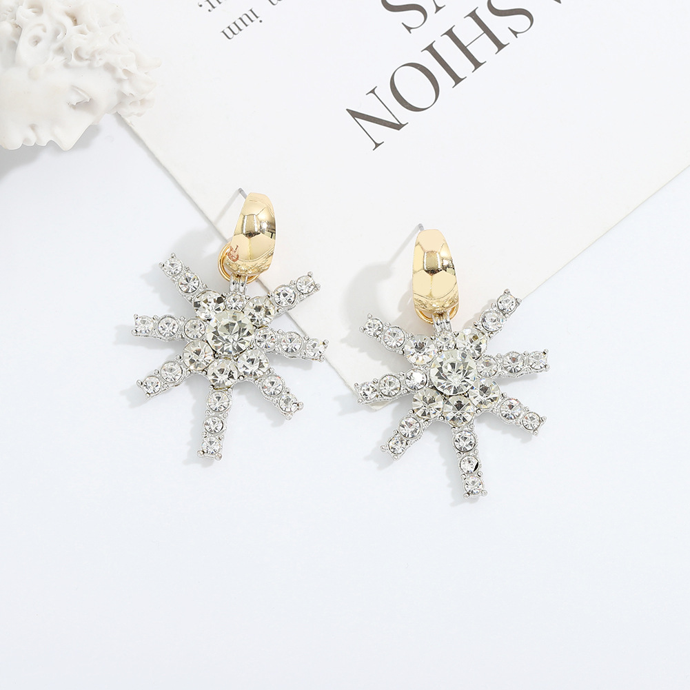 Exquisite Diamond Snowflake Earrings display picture 5