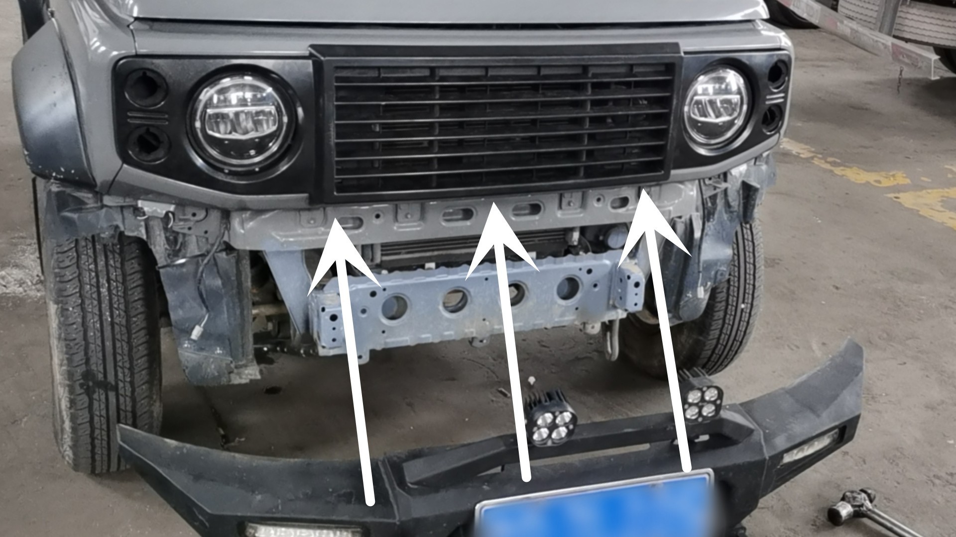 Suitable for JB64jb74 2018 Rear Suzuki Jimny Front Face Modification Parts Land Rover Defender Insect Net Front Center Net