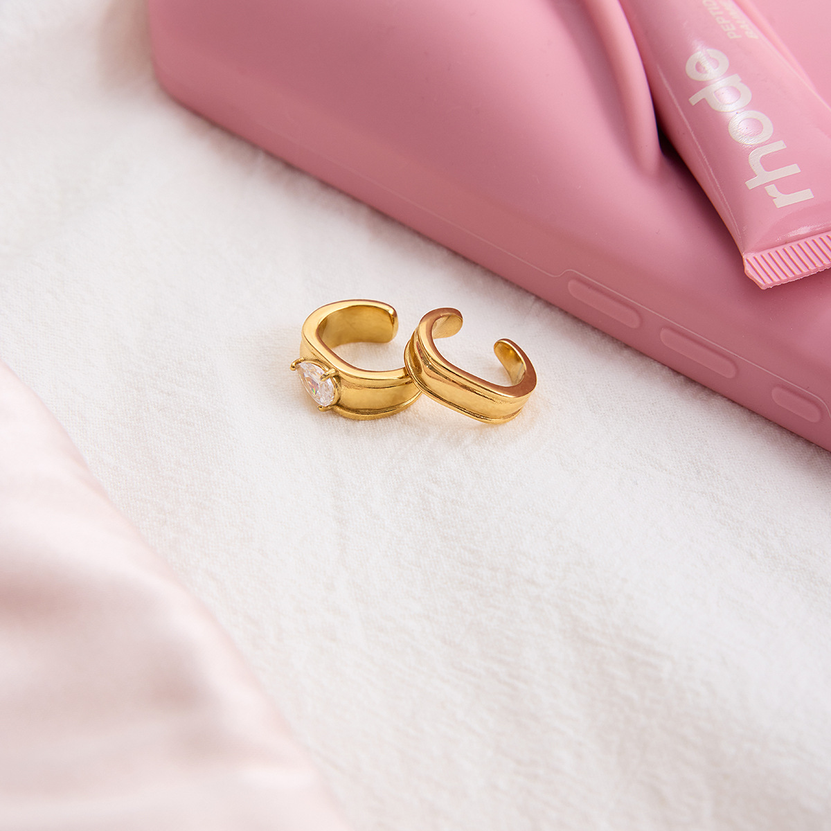 Wanxing Europa y los Estados Unidos gotas de agua Zircon orejas de orejas mujeres sin agujeros de orejas de acero inoxidable 18K diseño de nicho de joyas transfronterizas
