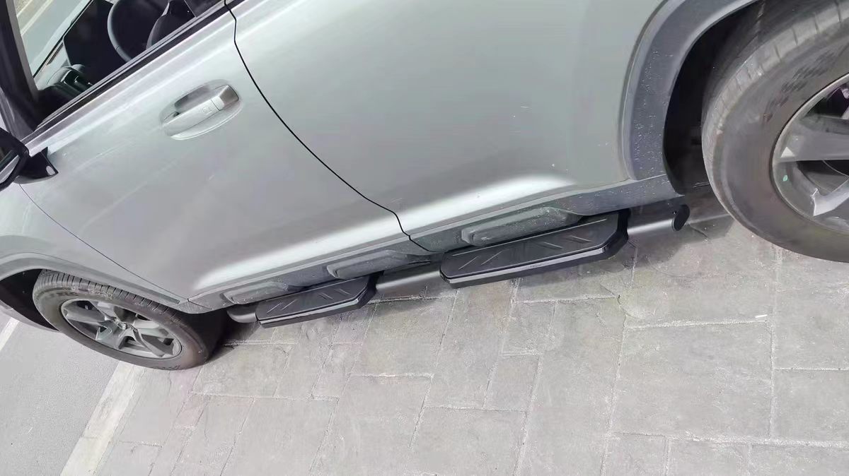 Suitable for the 2020 Land Rover Defender 110 Original Anti-Scratch Welcome Step Plate