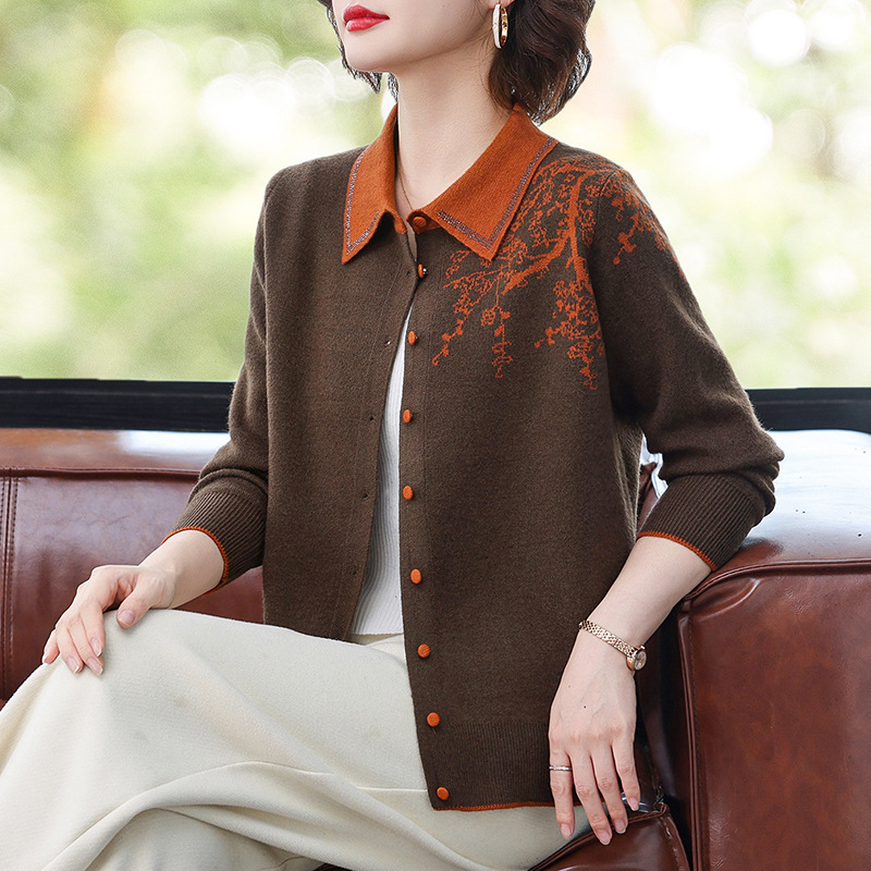 Stylish new spring and autumn collection: a chic, loose-fitting, thin knit cardigan with a lapel collar, designed for middle-aged and elderly women, available in plus sizes
