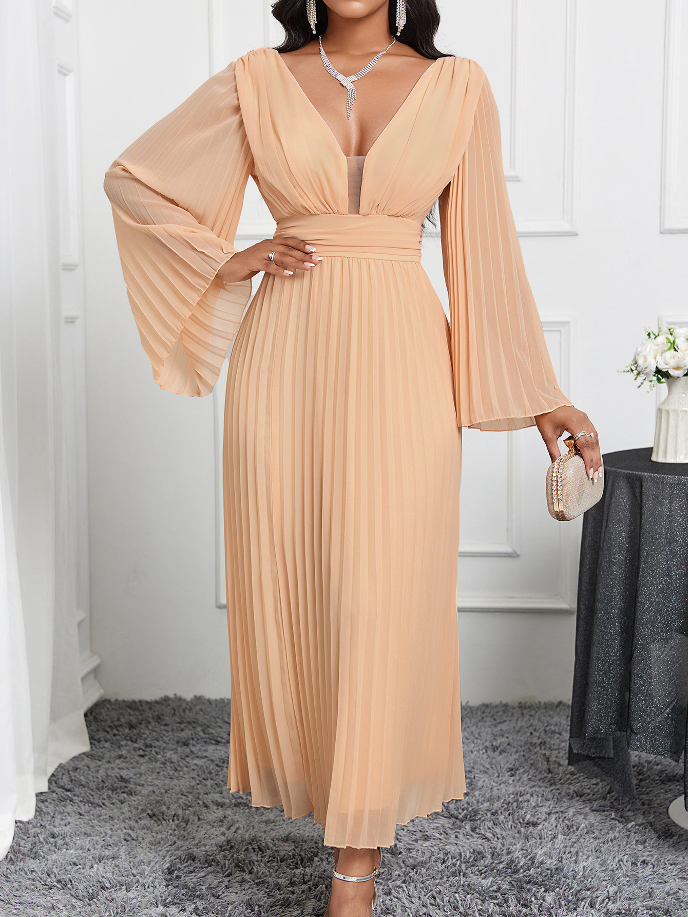 Elegante dames jurk met v-hals voor een stijlvolle look_voghion.com