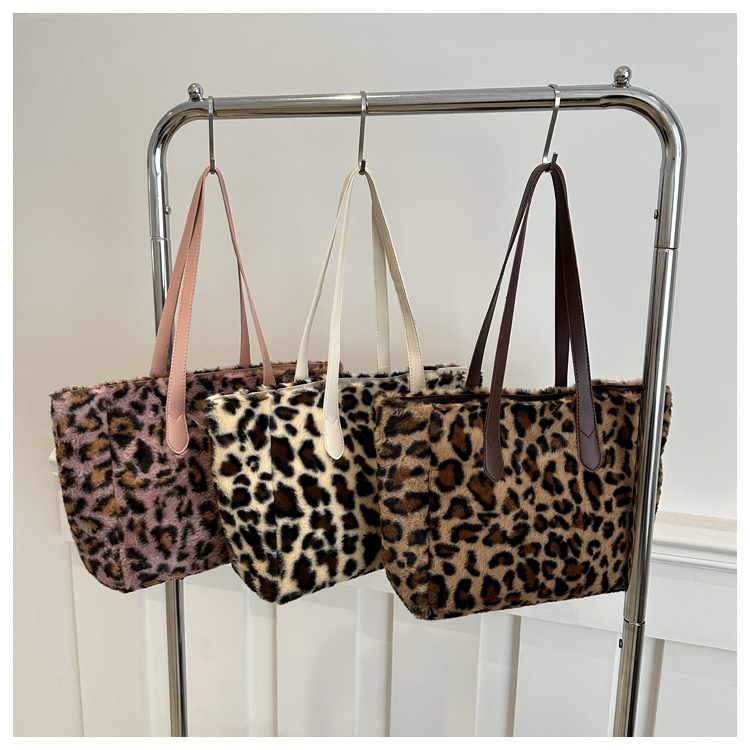 Cross-border quality plush bag, women's leopard print large-capacity tote bag, new lightweight Korean-style fashionable commuting single-shoulder bag undefined