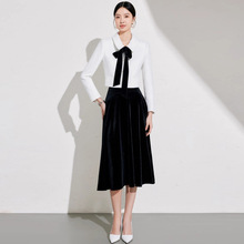 艾尚臣小香风套装2024冬新款时尚白色羊毛上衣搭配黑色丝绒半身裙