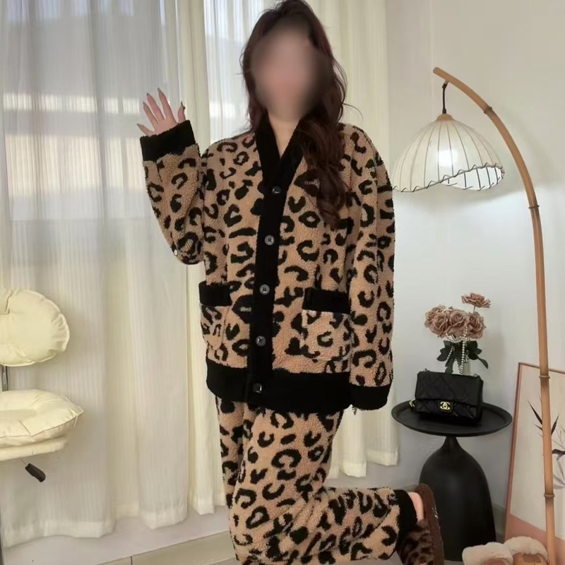 秋冬レディースVネックハーフベルベットヒョウ柄プラスベルベット厚みのある甘くてかわいい暖かいホームウェアパジャマセット|undefined