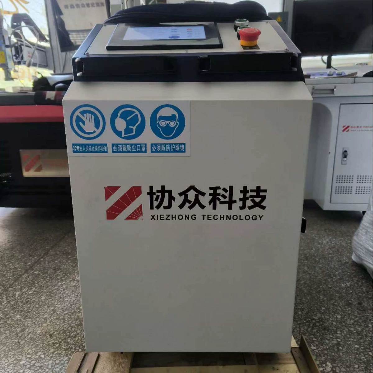 Ручной лазерный очиститель 2000 Вт для удаления ржавчины, очистки металлических пластин, мойки автомобилей, обезжиривания стальных труб, дезактивации и удаления краски, компактный размер