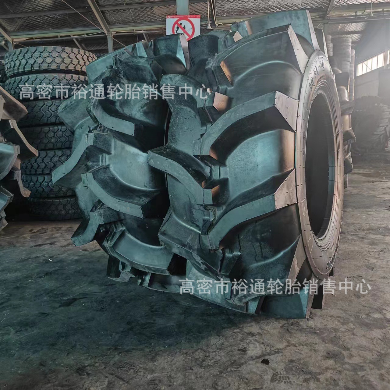 工程机械真空R-4两头忙轮胎19.5L-24  水田高花花纹胎17.5-21L-24