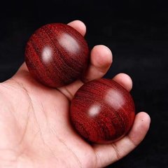 工場の卸売りの小葉の紫檀の木のフィットネスの手のボールの木の彫刻のハンドルの件のマッサージのボールの保健のボールの木の手はボールの手を遊んで回転します。