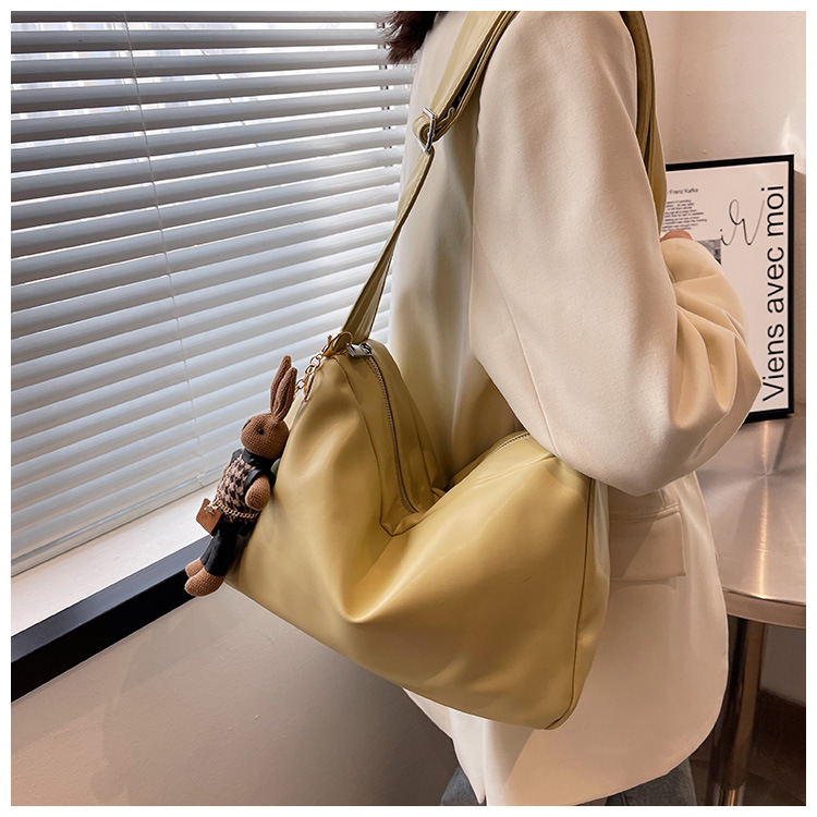 Fashion Geometric Large-capacity Bag Women's New Shoulder Messenger Bag Wholesale display picture 4