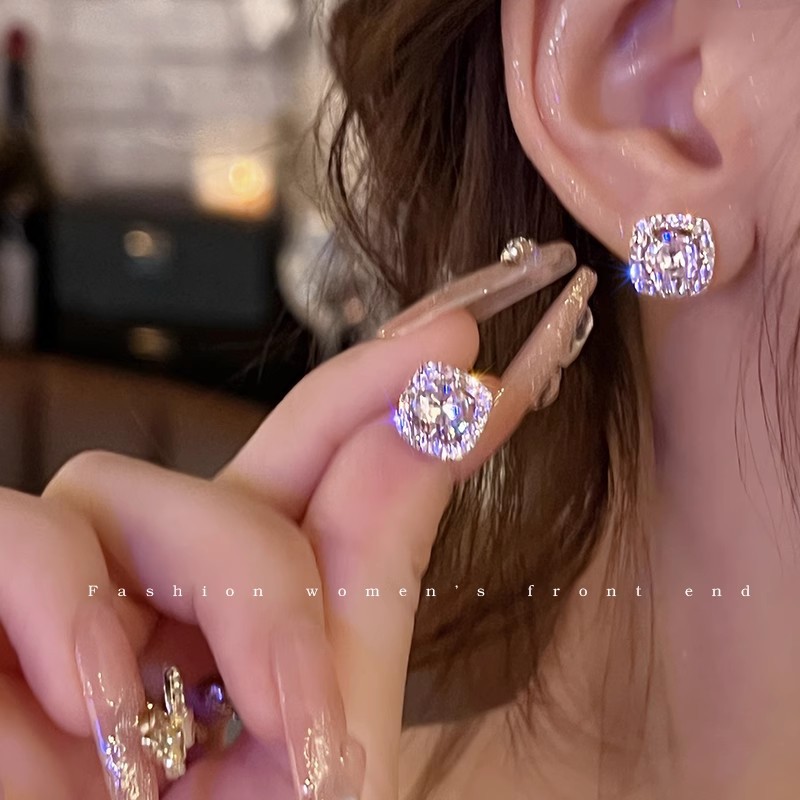 Pendientes de circón súper flash de alta calidad con aguja de plata 925 Pendientes de estilo explosivo de temperamento exquisito de lujo ligero femenino Pendientes de primavera y verano al por mayor