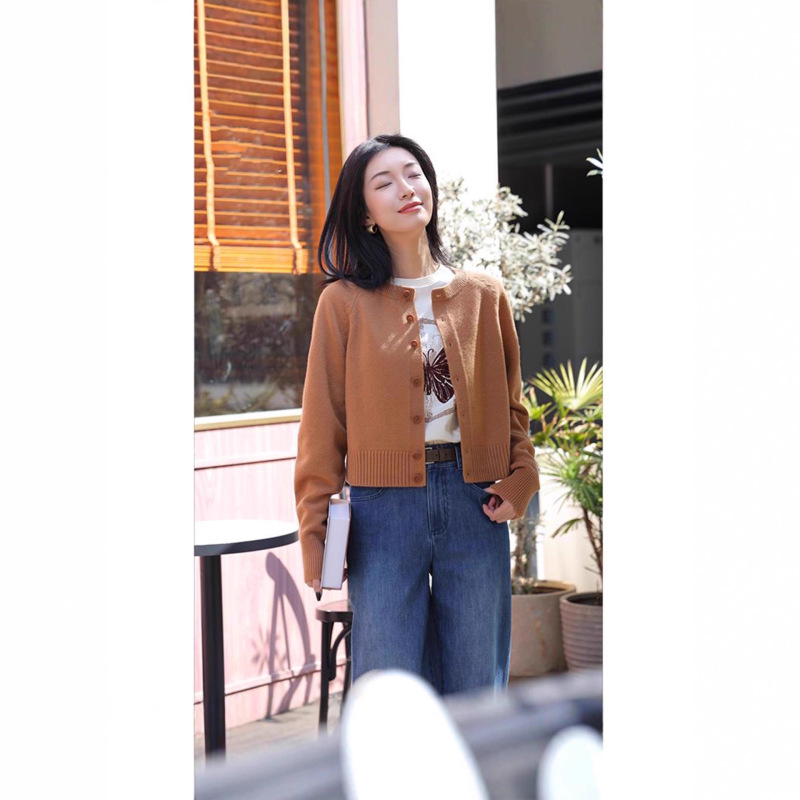 Women's Fashion 2025 Autumn Versatile Warm Round Neck Wool Knit Cardigan Jacket Top from Gejia Mall Women's Fashion 2025 Autumn Versatile Warm Round Neck Wool Knit Cardigan Jacket Top from Gejia Mall