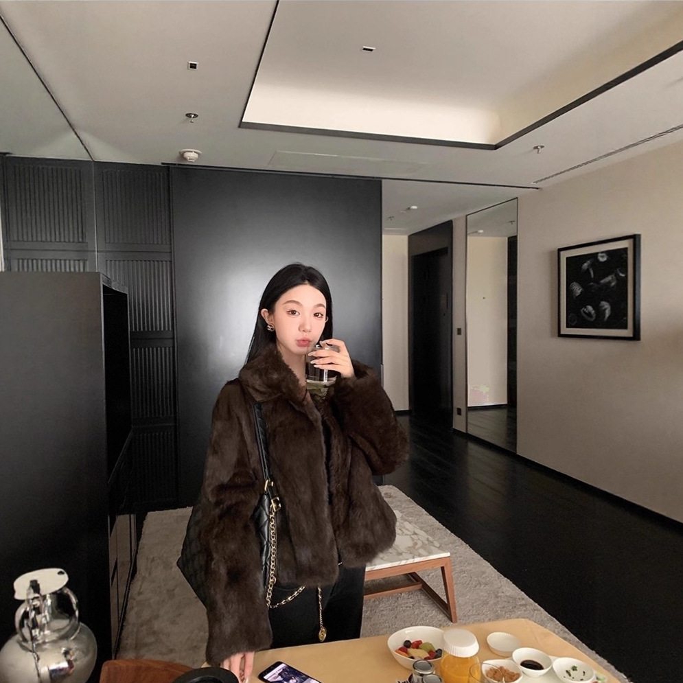 上东老钱咖色整皮兔毛皮草外套短款女立翻领老钱风2025冬装批发