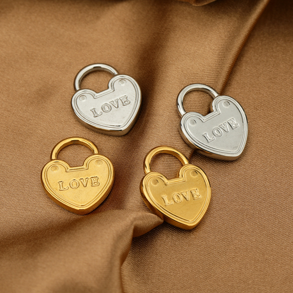 5 PCS/Package Quantity 5 PCS/Package 15 * 19mm 304 Stainless Steel Love Heart Shape Lock Pendant