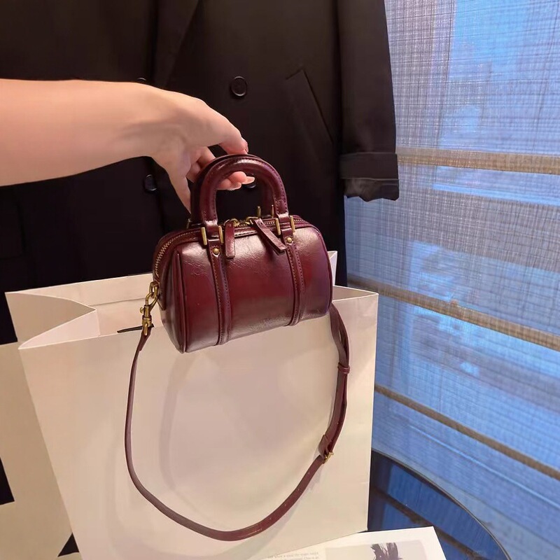 This Year's Popular Niche Exquisite Satchel Boston Bags for Women 2024 New Retro Fashion Single Shoulder Crossbody Small Bag This Year's Popular Niche Exquisite Satchel Boston Bags for Women 2024 New Retro Fashion Single Shoulder Crossbody Small Bag