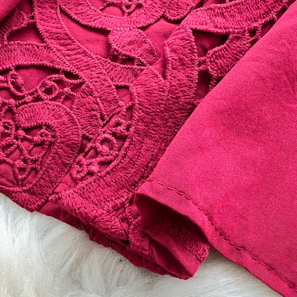 Elegante completo da donna in stile corte, composto da due pezzi, camicetta a maniche lunghe con bordi in pizzo e gonna a vita alta. Versatile tavolozza di colori._voghion.com
