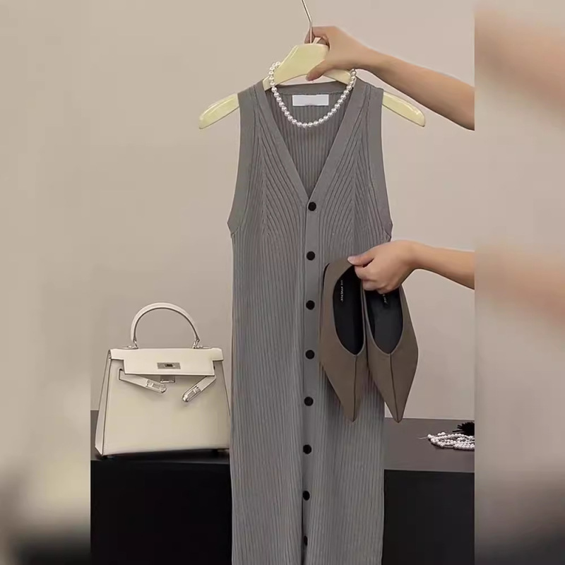 French Normcore Slim V Neck Sleeveless Knitted Skirt 2025 Xia Xin Gray Hepburn Slim Commuter Dress for Women