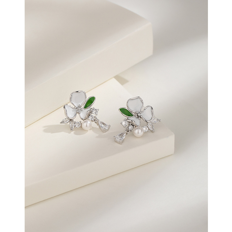 S925 plata esterlina Camelia perla Stud pendientes hembra gota de aceite circón pendientes de flores nicho temperamento pendientes de alta calidad