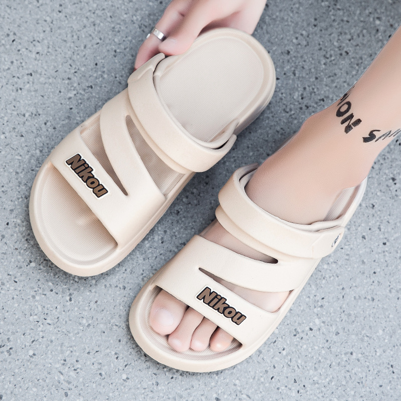 Zapatillas premium 2025 nuevos niños verano nuevo estilo ropa exterior antideslizante zapatillas de playa para el hogar interior