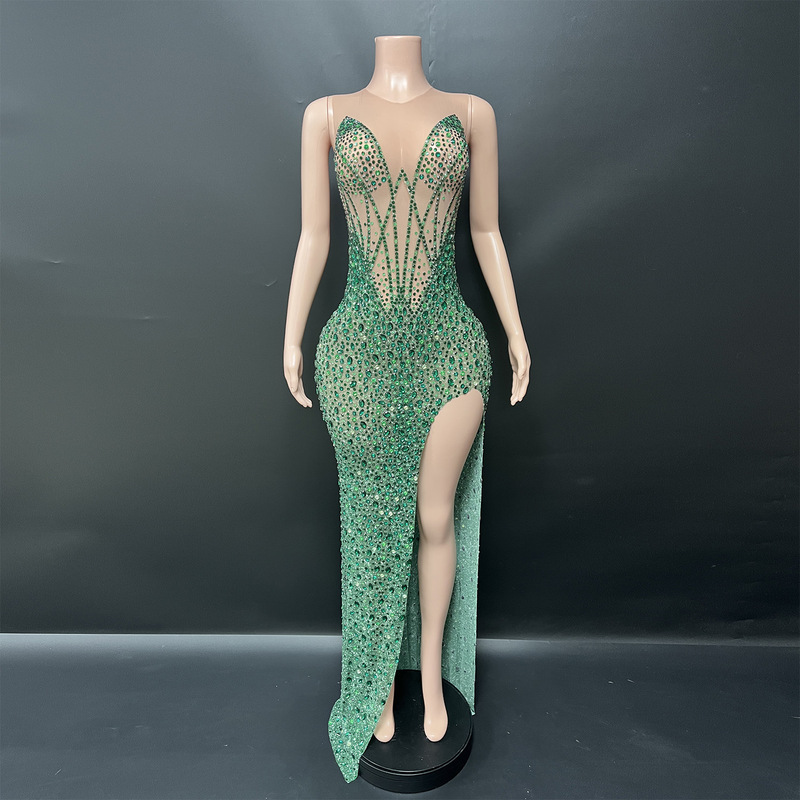 Elegant and Luxurious Green Dress with Full Diamond Embellishment and Slit, Suitable for Evening Parties, Annual Events, Runway Shows, Toasting, Beauty Pageants, and as a Formal Gown