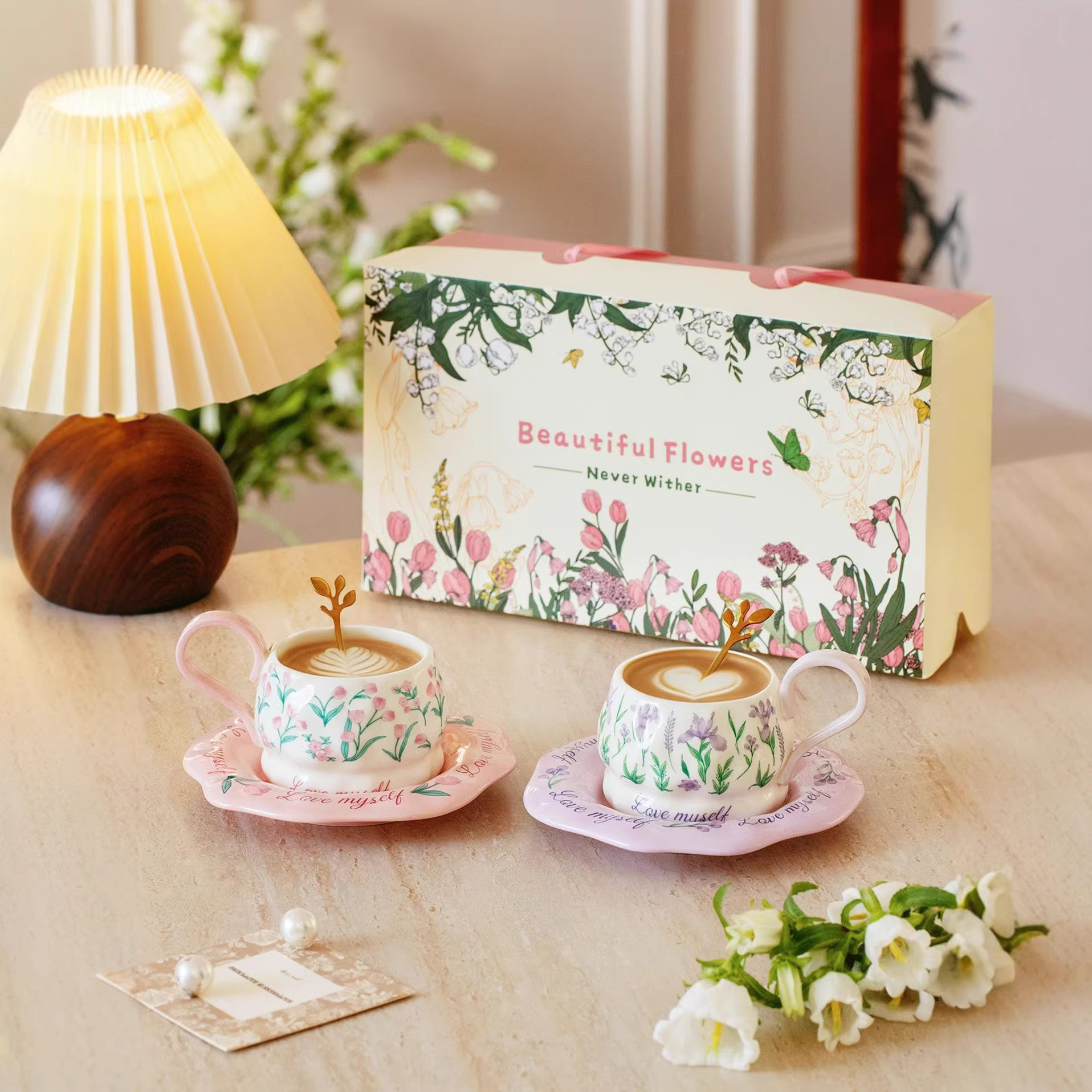 Creativo lirio campanas de flor de cerámica taza de plato combinación de té de la tarde taza de café de alta cara para chicas taza de regalo de agua