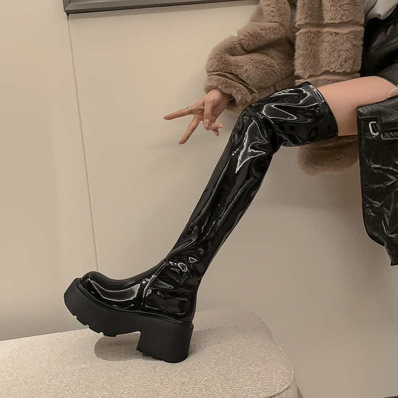 Boot nữ cổ cao ôm chân đế xuồng gót 9 cm — Lớp lót bằng da sáng chế màu đen