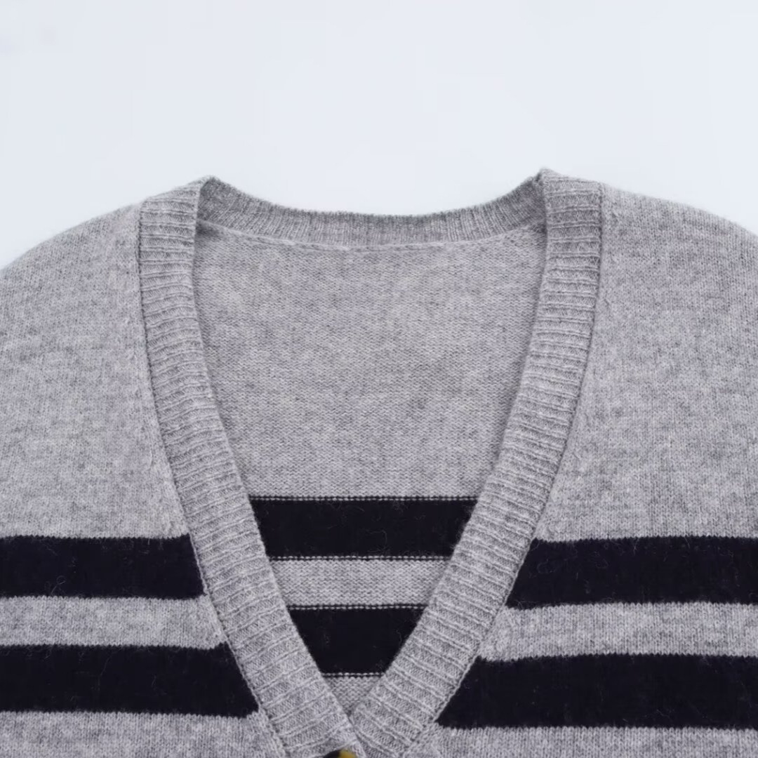 Damenbekleidung 2024 Herbst und Winter neue Mode V-Ausschnitt gestreifte Strickjacke Langarmpullover_voghion.com