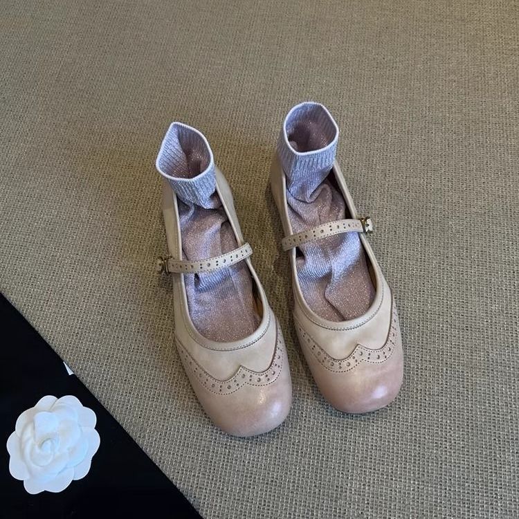 2025 nuevo otoño de cuero de suela gruesa casual aumentando la altura de los zapatos de papá de mujer coreana variedad de zapatos deportivos blancos zapatos individuales