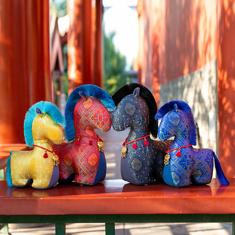 马年吉祥物毛绒玩具生肖马公仔民族风花布小马玩偶礼品布娃娃批发