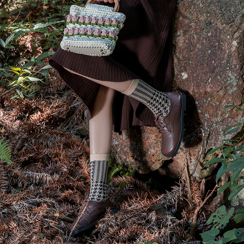 Algodón de color sólido, calcetines de doble aguja de dos vías, calcetines de pila de viento británicas, calcetines de primavera y otoño coreanos sin hueso.