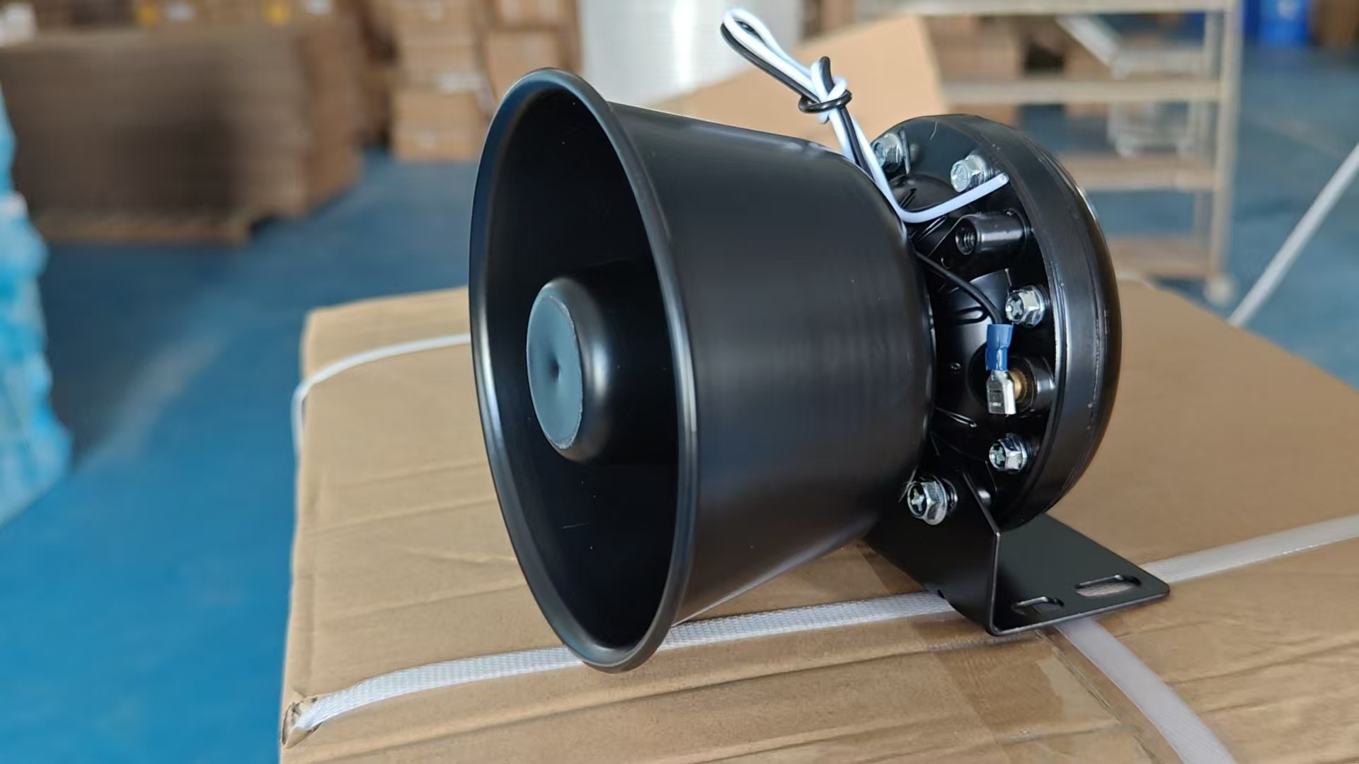 Cross-border 12V car alarm horn 300W high-pitched siren horn with round mouth design