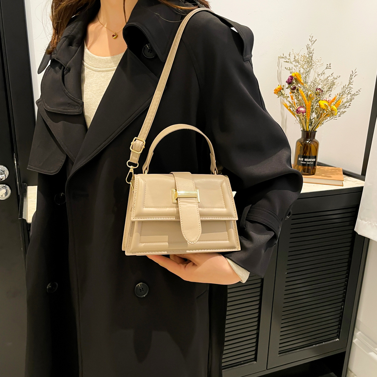 Bolso de mano retro bolso de mujer 2024 primavera nuevo bolso cuadrado de nicho diseño de bolsas de textura mochila de hombro