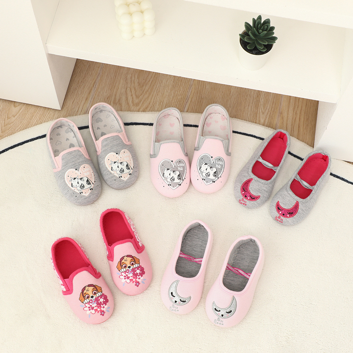 Spring and Autumn Cotton Striped Comfortable Cartoon Little Girl Indoor Shoes Home Floor Slippers Children Girl Bag Heel Slippers