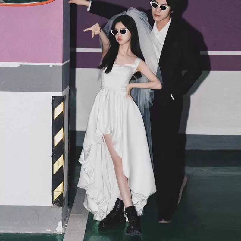 Легкое свадебное платье на тонких бретельках во французском стиле для миниатюрных невест, белое винтажное простое платье, атласное маленькое белое платье, ниша.