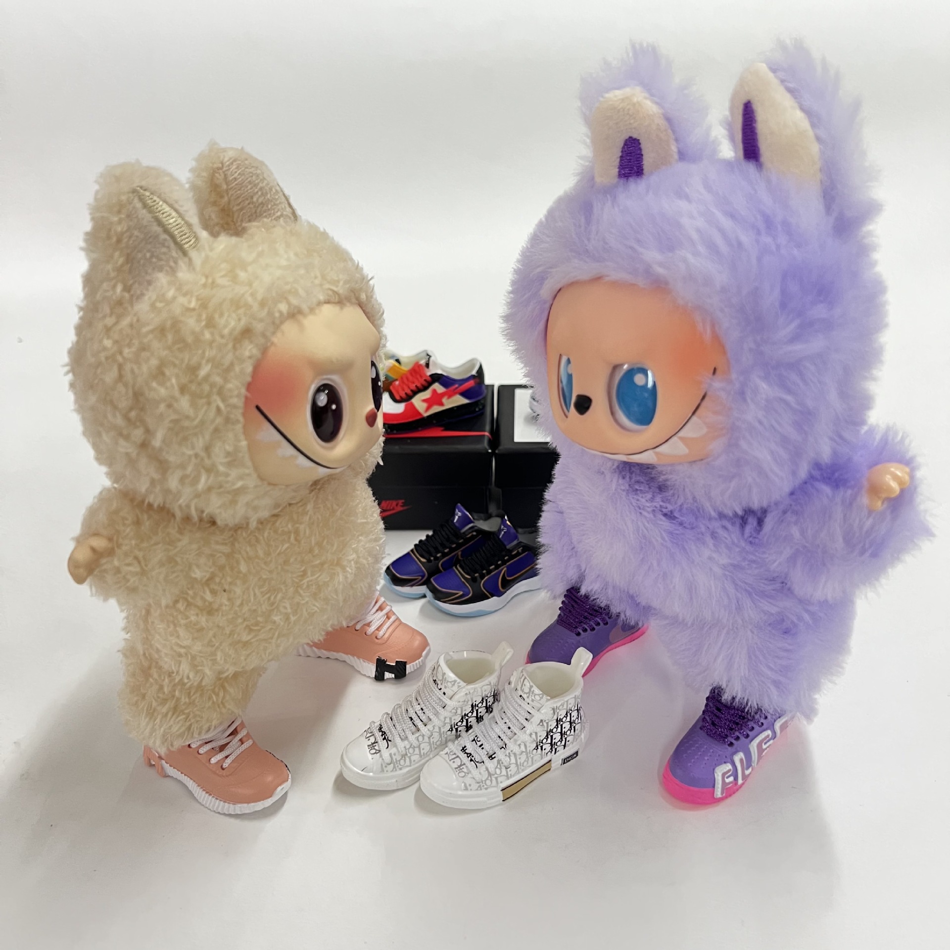 LABUBU Zapatos Rabu Ropa de bebé 17cm felpa vinilo bolso de muñeca colgante para zapatos desnudos caja ciega