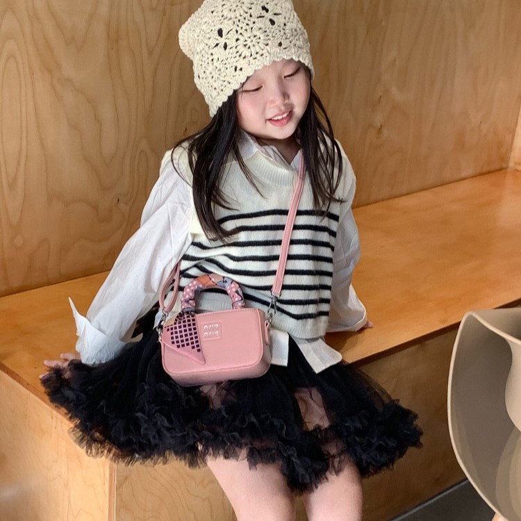 2025 bolsas de hombro populares coreanas para niñas, bufandas de seda extranjeras, bolsas de mano para bebés, mini bolsas de accesorios para niños lindos