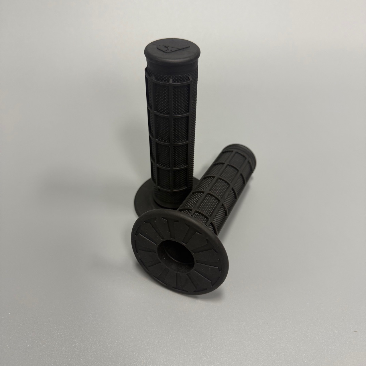 Motorcycle Off-Road Handlebar Grips Ufo Dual-Color Rubber Material Scooter Anti-Slip Wear-Resistant Honda Vario
