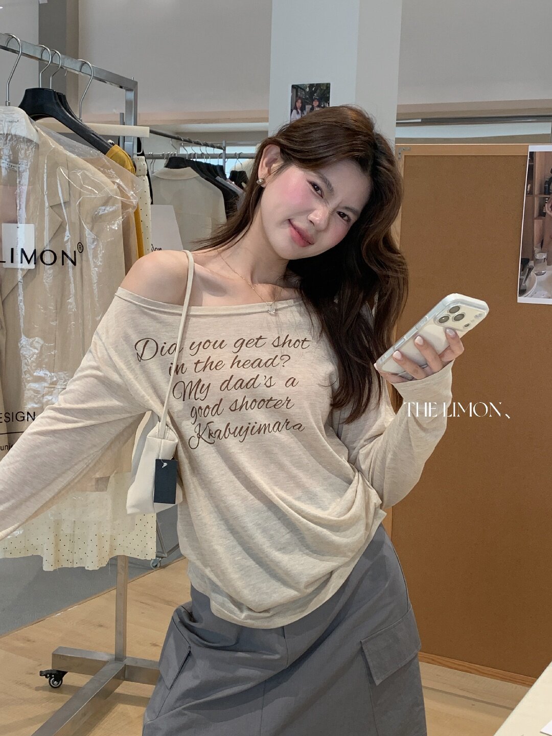 Áo thun nữ tay dài cổ tròn in chữ, phong cách Hàn Quốc, chất liệu cotton thoáng mát — màu đen, màu trắng, màu xám, màu vàng chi tiết 27